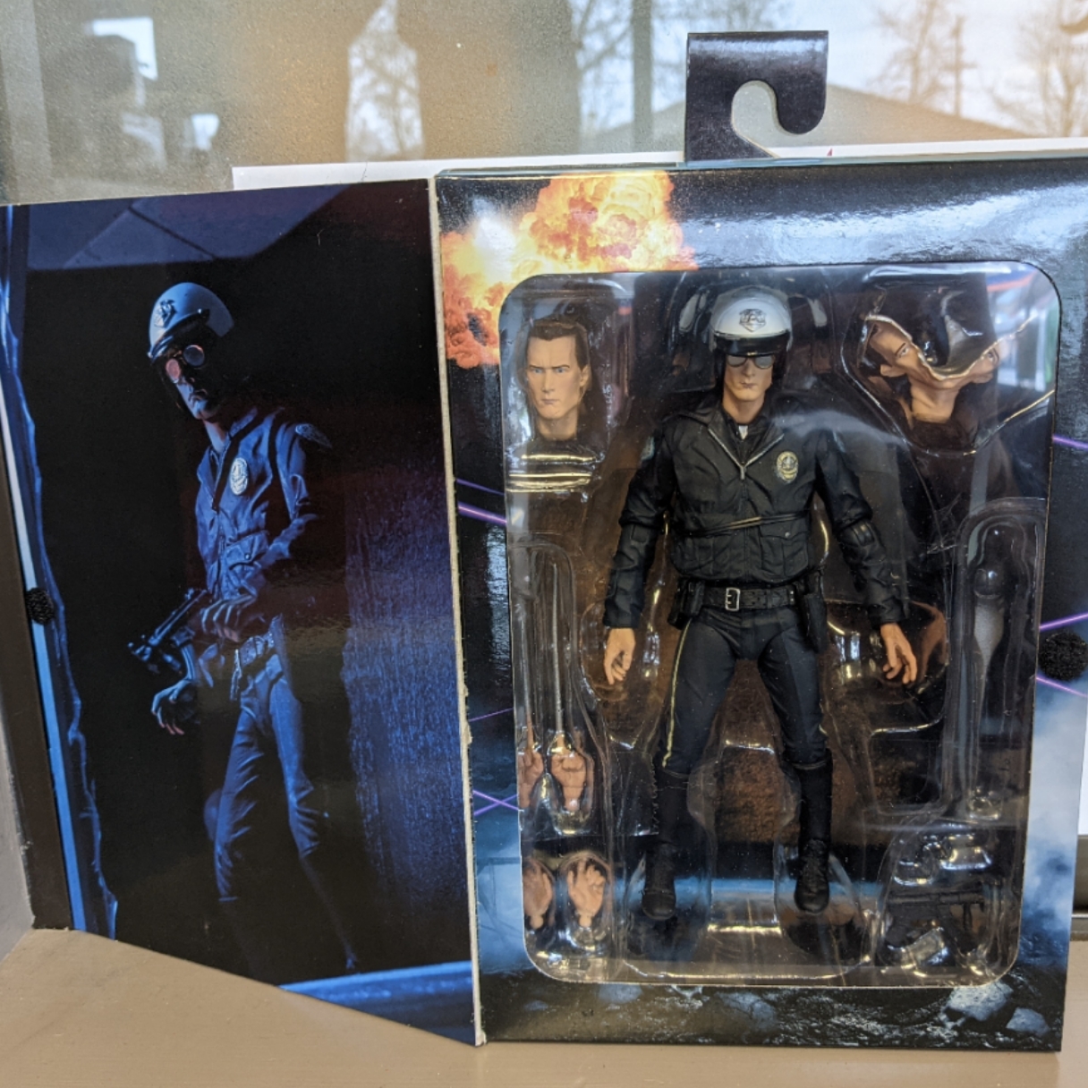 TOYS  ACTION FIGURE THE TERMINATOR 2 JUDGMENT DAY T-1000 Motorcycle Cop NECA R